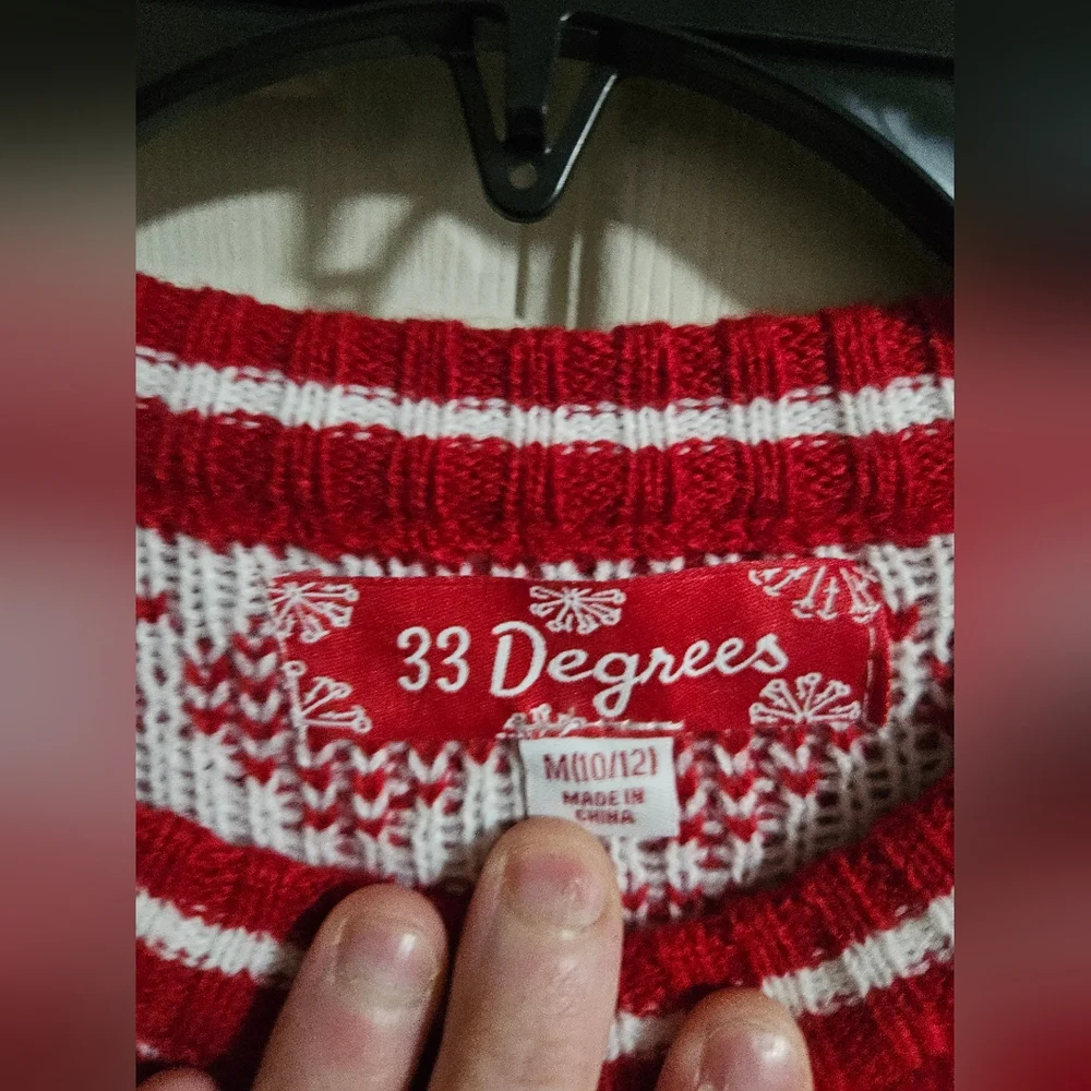 33 DEGREES LLAMA RED/WHITE CHRISTMAS SWEATER: New With Tags: Size M (10/12)
